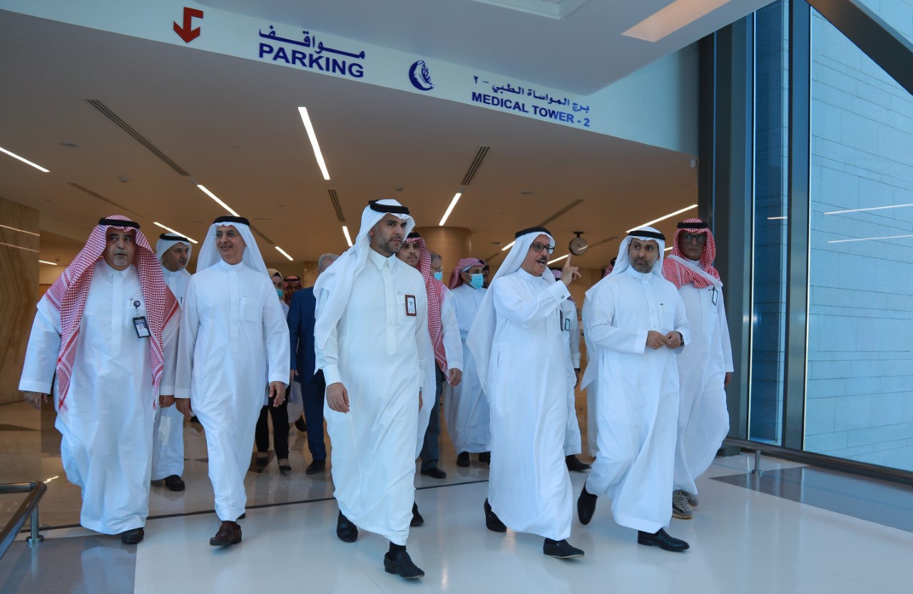 The visit of the Minister of Health, Mr. Fahad bin Abdul Rahman Al-Jalajel, and his accompanying delegation to Al-Mouwasat Hospital in Dammam